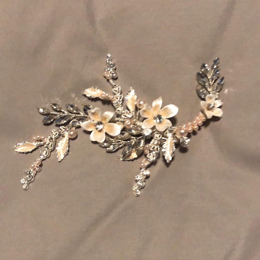 Bridal hair clip